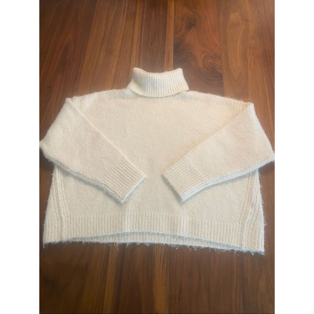 Top Shop Women's Off-White Turtle Neck Pullover Cropped Sweater Size 0-2